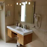 Ξενοδοχείο Afrika 4*
